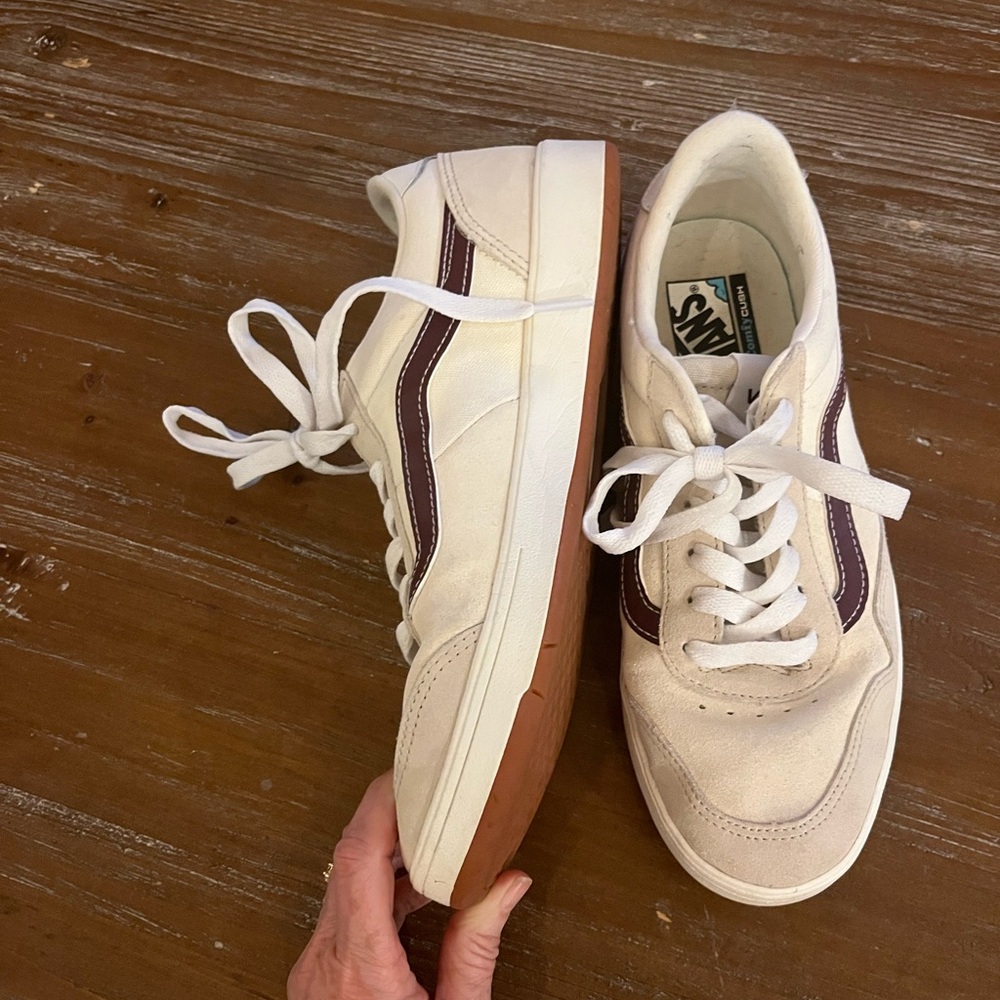 Woman’s Vans Cream w/Purple swoosh
Sneakers size 9.5 Men’s 11